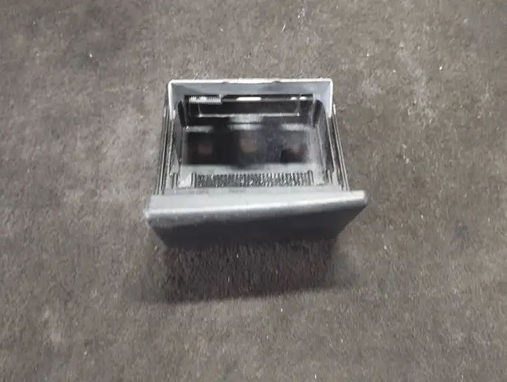 Toyota Avensis Verso (2004 - 2009) 3741113050 Передняя пепельница — фото 7