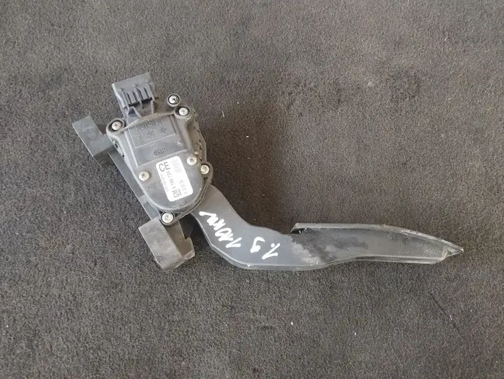 Opel Vectra C (2002 - 2005) 9186724 Педаль акселератора — фото 1