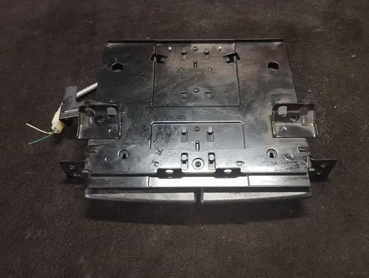 Toyota Avensis Verso (2004 - 2009) 5562944020 Передний подстаканник — фото 1