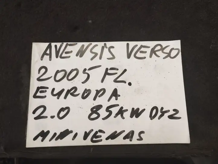 Toyota Avensis Verso (2004 - 2009) 5562944020 Передний подстаканник — фото 2