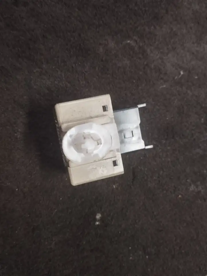 Toyota Avensis Verso (2004 - 2009) 8198050030 Другое реле — фото 3