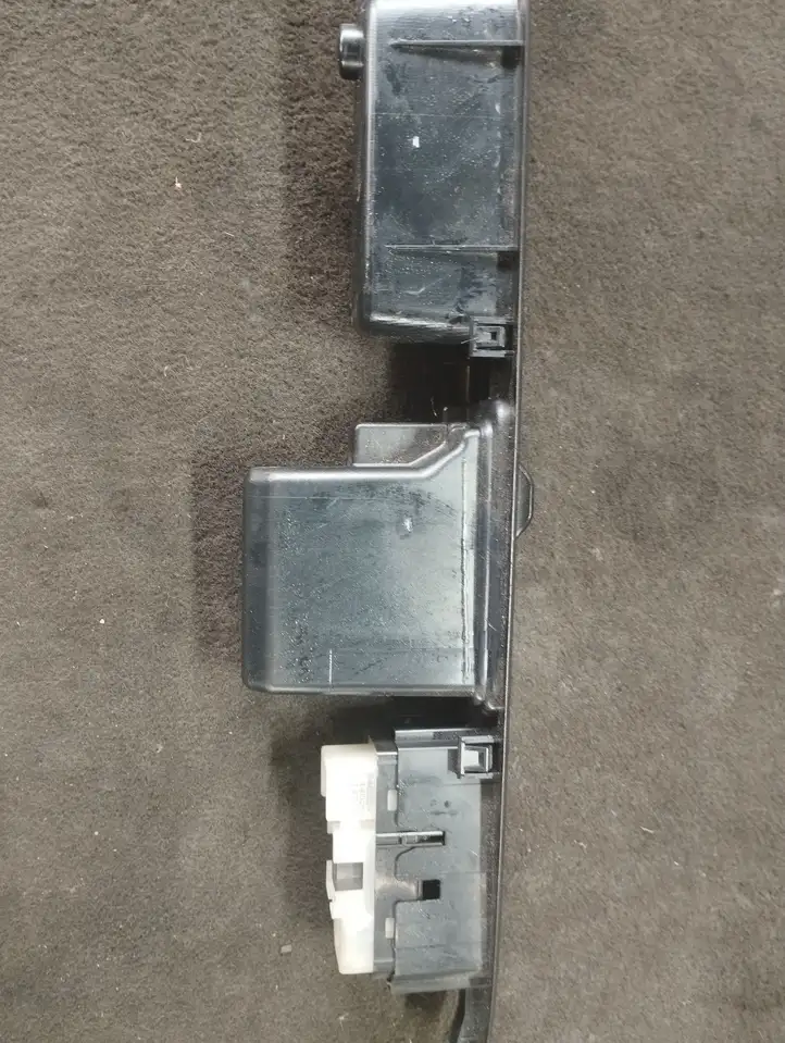 Toyota Avensis Verso (2004 - 2009) 8403044020 Блок кнопок стеклоподъемников — фото 6