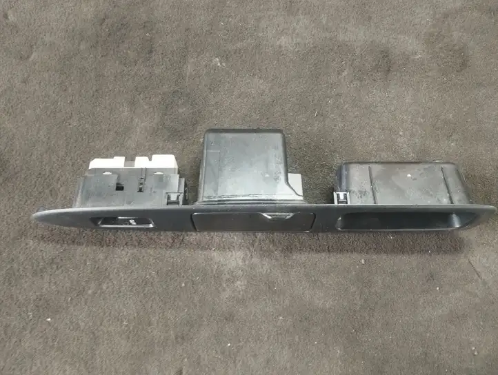 Toyota Avensis Verso (2004 - 2009) 8403044020 Блок кнопок стеклоподъемников — фото 7
