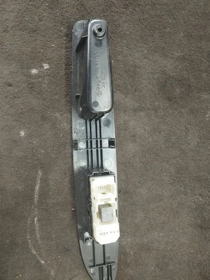 Toyota Avensis Verso (2004 - 2009) 7423144190 Блок кнопок стеклоподъемников — фото 9