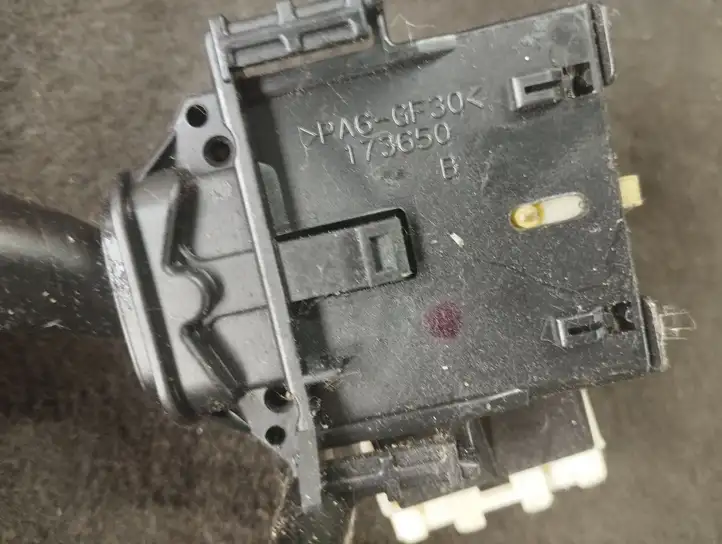 Toyota Avensis Verso (2004 - 2009) 173650 Включатель фонарей — фото 4
