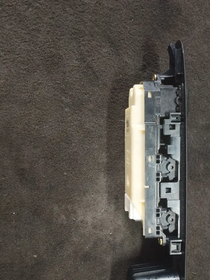 Toyota Avensis Verso (2004 - 2009) 7423244130 Блок кнопок стеклоподъемников — фото 7