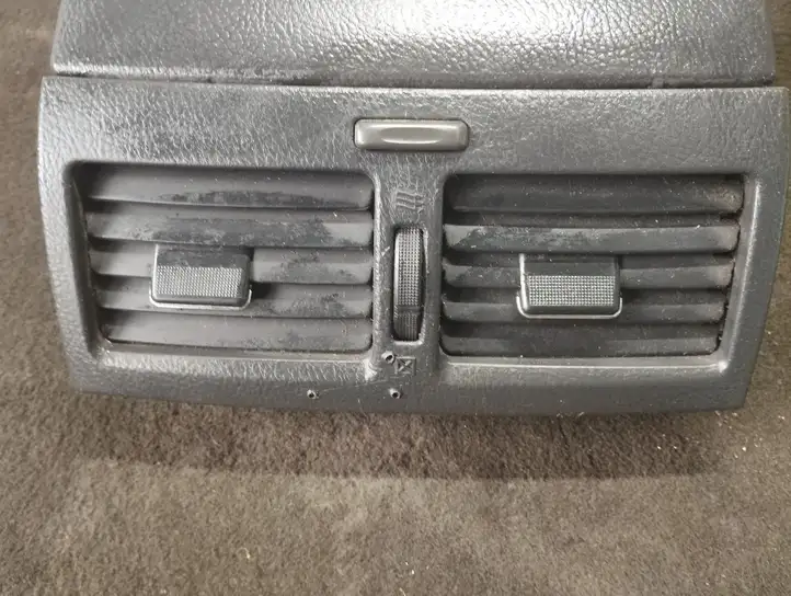 Toyota Avensis Verso (2004 - 2009) 556524400 Центральный воздушный дефлектор — фото 5