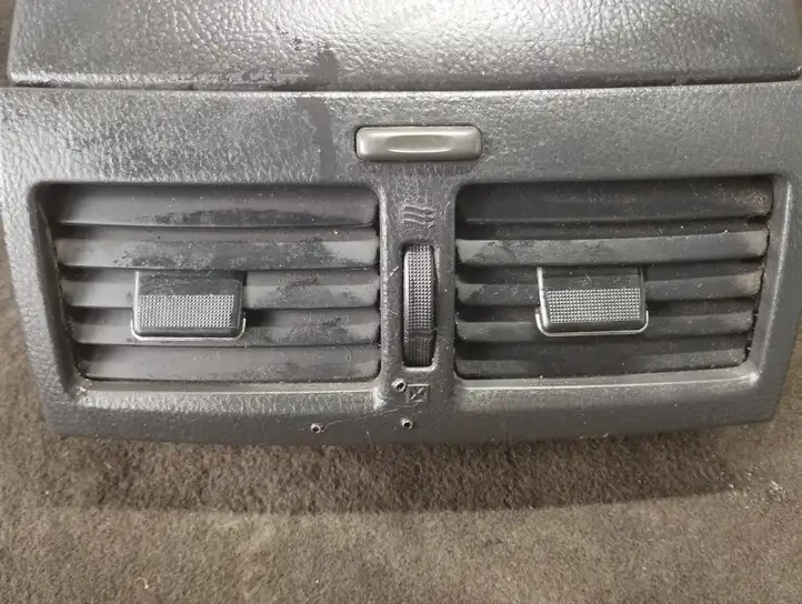 Toyota Avensis Verso (2004 - 2009) 556524400 Центральный воздушный дефлектор — фото 6