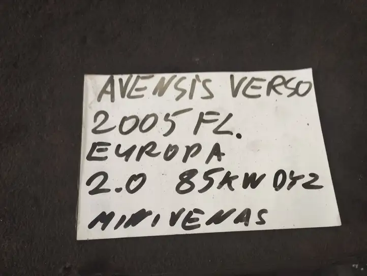 Toyota Avensis Verso (2004 - 2009) 556524400 Центральный воздушный дефлектор — фото 8