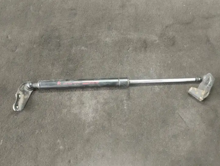 Toyota Avensis Verso (2004 - 2009) 6895044080 Амортизатор крышки багажника — фото 1