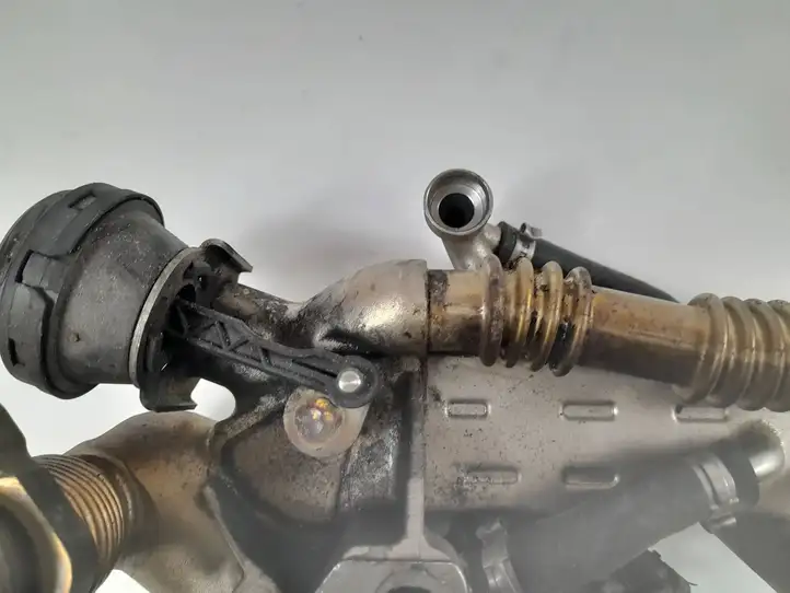 BMW 5 F10 F11 (2009 - 2016) 7823210 Охладитель клапана EGR — фото 6