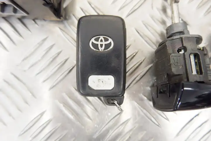 Toyota Prius (XW30) (2009 - 2015) 8999047060 Комплект системы зажигания — фото 6