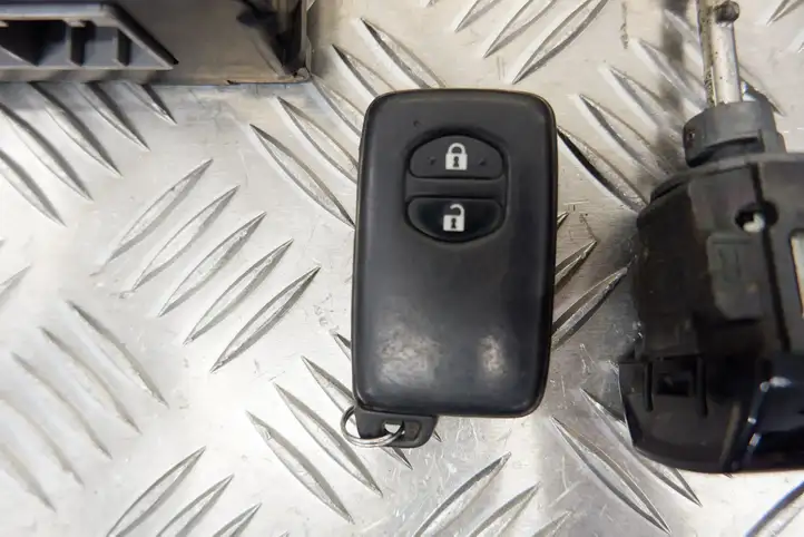 Toyota Prius (XW30) (2009 - 2015) 8999047060 Комплект системы зажигания — фото 8