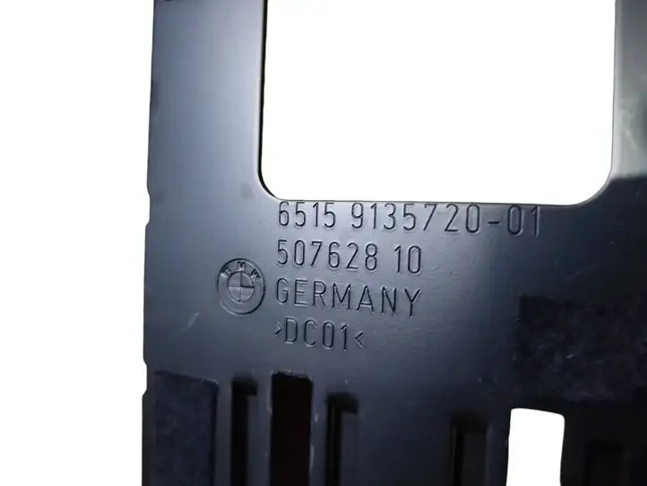 BMW 5 E60 E61 (2004 - 2010) 9135720 Кронштейн усилителя звука — фото 2