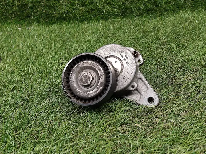 Audi A3/S3 8V (2012 - 2016)  04L903315A Устройство натяжки ремня