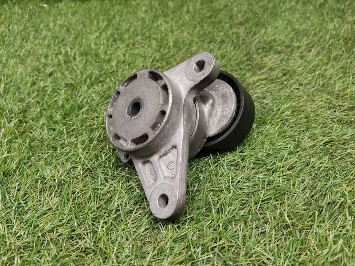 Audi A3/S3 8V (2012 - 2016)  04L903315A Устройство натяжки ремня