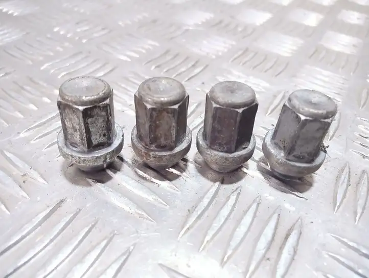 Jeep Patriot (2006 - 2016)   Болты/ гайки