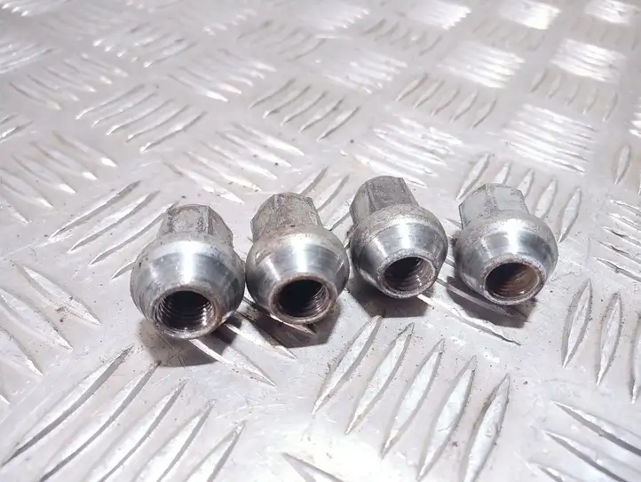 Jeep Patriot (2006 - 2016)   Болты/ гайки