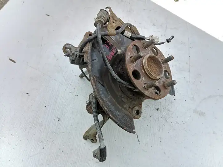 Toyota Camry (2017 - 2020)  4230433050 Задний поворотный кулак (ступица, цапфа)