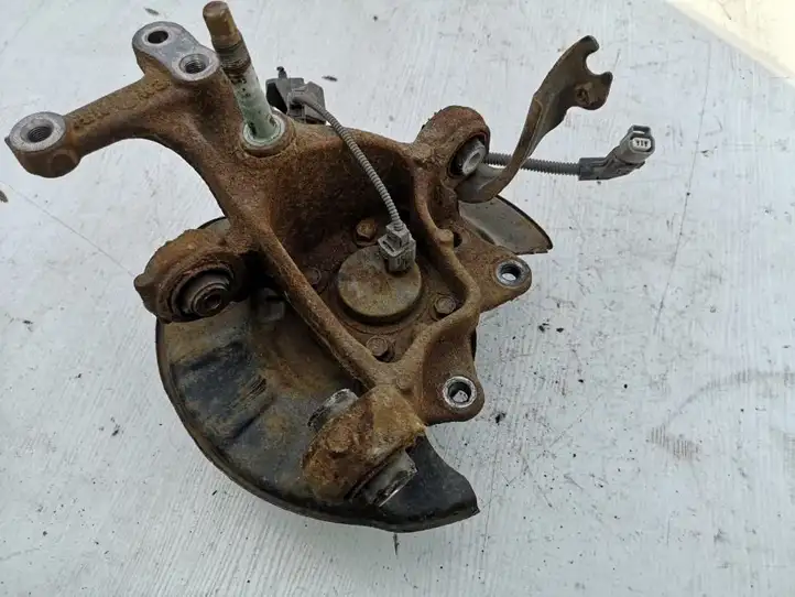 Toyota Camry (2017 - 2020)  4230433050 Задний поворотный кулак (ступица, цапфа)