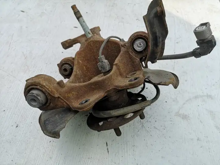 Toyota Camry (2017 - 2020)  4230433050 Задний поворотный кулак (ступица, цапфа)