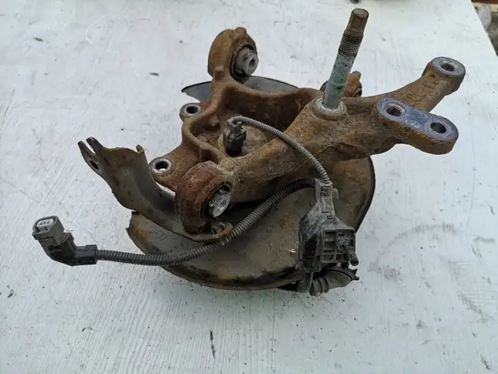 Toyota Camry (2017 - 2020)  4230433050 Задний поворотный кулак (ступица, цапфа)