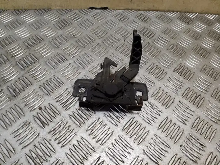 Dacia Sandero (2016 - )   Замок капота