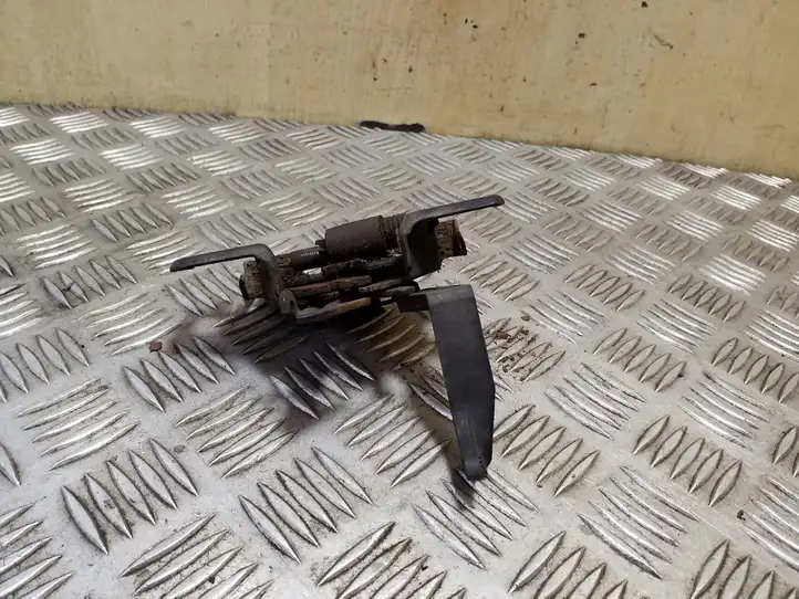 Dacia Sandero (2016 - )   Замок капота