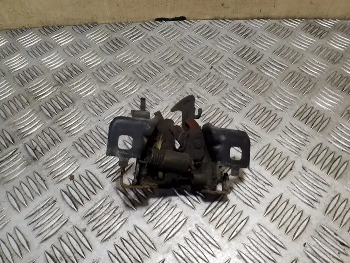 Dacia Sandero (2016 - )   Замок капота