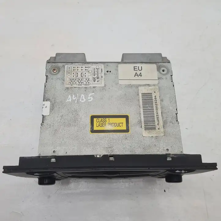 Audi A4 S4 B5 8D (1999 - 2001) 8D0035195 Магнитола / мультимедийная система — фото 2