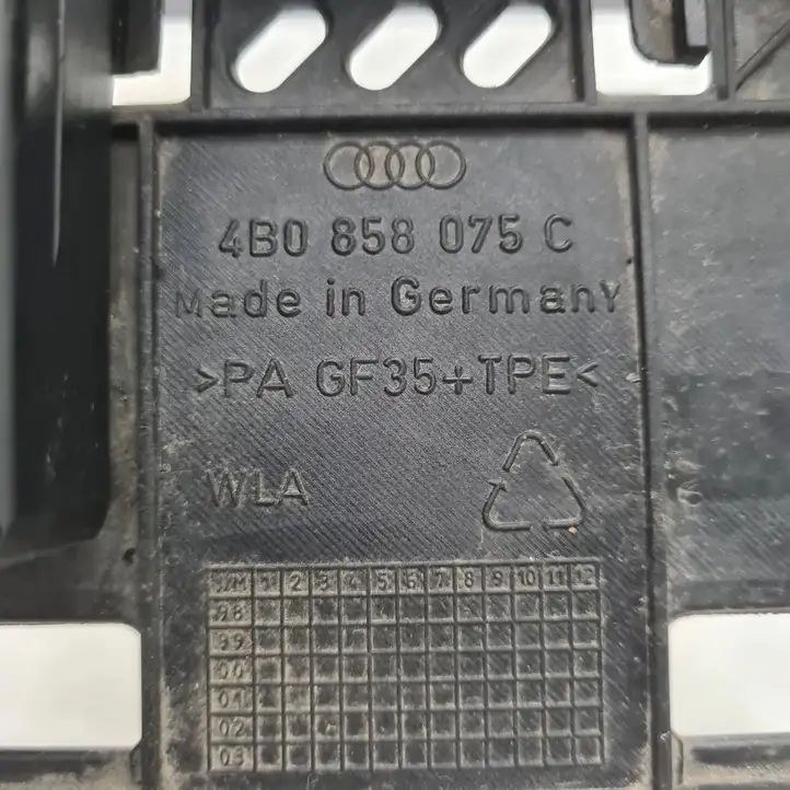 Audi A4 S4 B5 8D (1999 - 2001) 4B0858075C Прочие детали салона — фото 7
