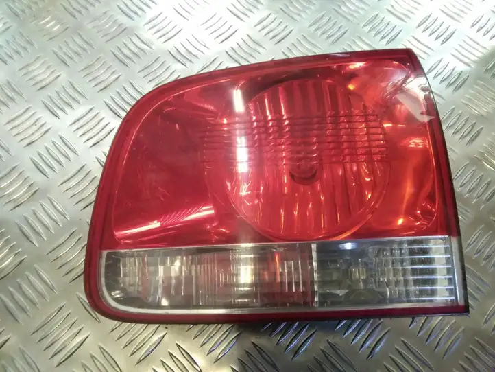 Volkswagen Touareg I (2002 - 2010) 28268003 Задний фонарь в крышке багажника — фото 1