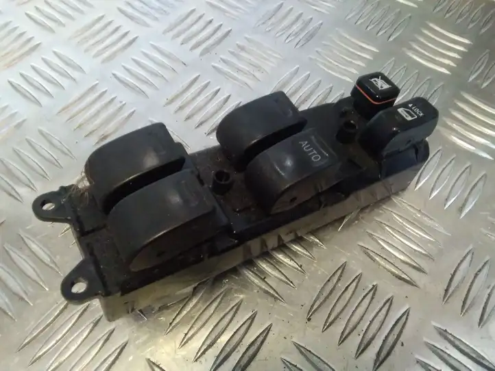 Toyota Prius (XW20) (2003 - 2009) 8482047012 Блок кнопок стеклоподъемников — фото 1