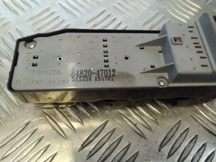 Toyota Prius (XW20) (2003 - 2009) 8482047012 Блок кнопок стеклоподъемников — фото 2