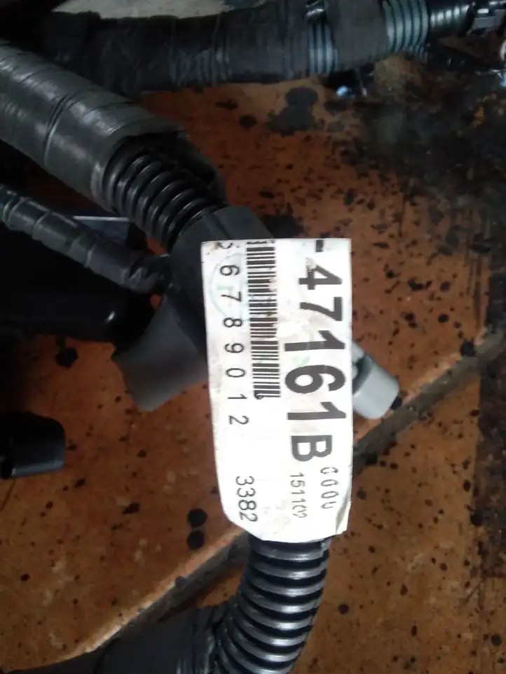 Toyota Prius (XW30) (2009 - 2015) 8212147161B Проводка двигателя — фото 2