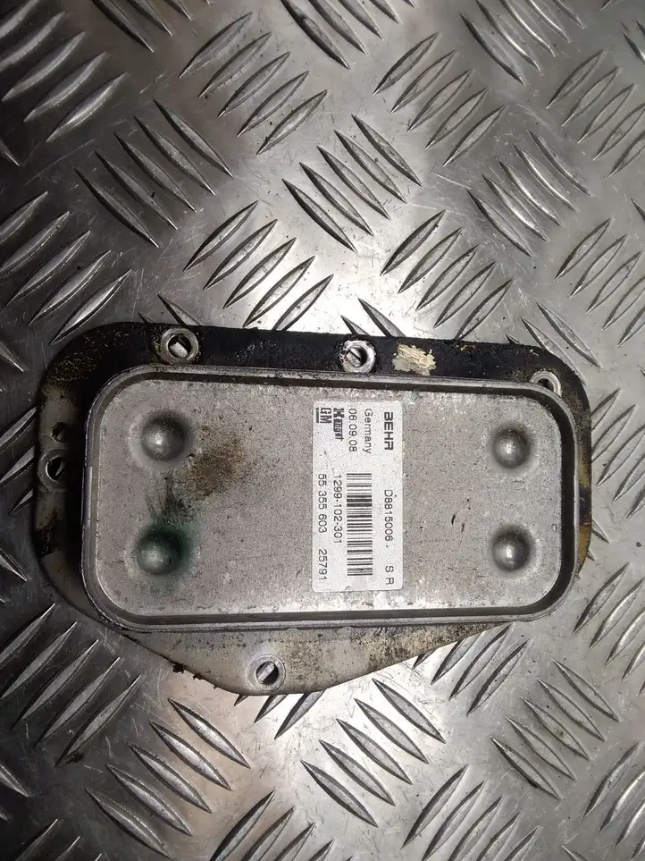 Opel Astra H (2004 - 2009) 55355603 Кронштейн масляного фильтра — фото 1