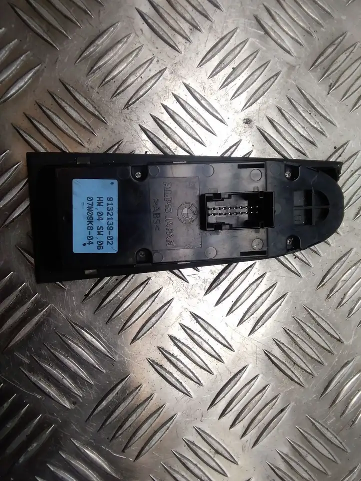 BMW 3 E90 E91 (2005 - 2012) 913213902 Кнопка стеклоподъемников — фото 2