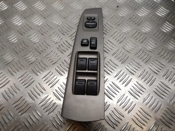 Toyota Prius (XW20) (2003 - 2009) 8482047012 Блок кнопок стеклоподъемников — фото 1