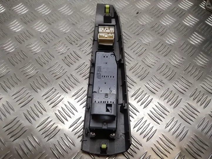 Toyota Prius (XW20) (2003 - 2009) 8482047012 Блок кнопок стеклоподъемников — фото 2