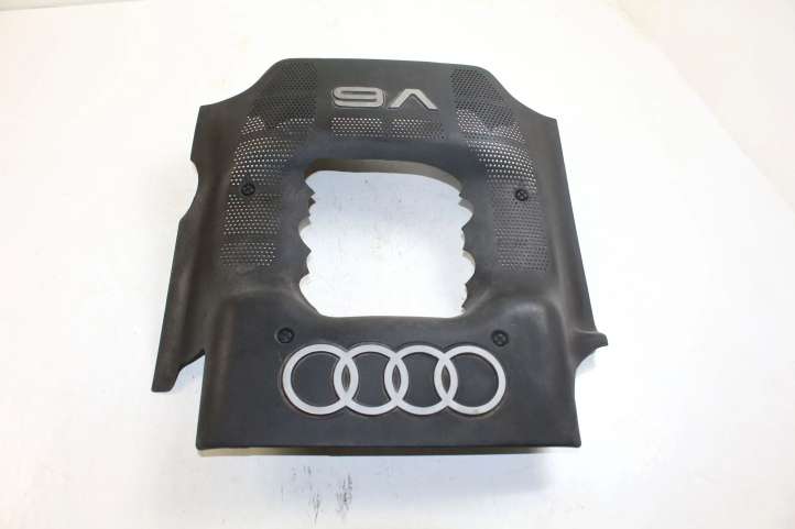 078103927P Audi A6 S6 C5 4B Variklio dangtis (apdaila)