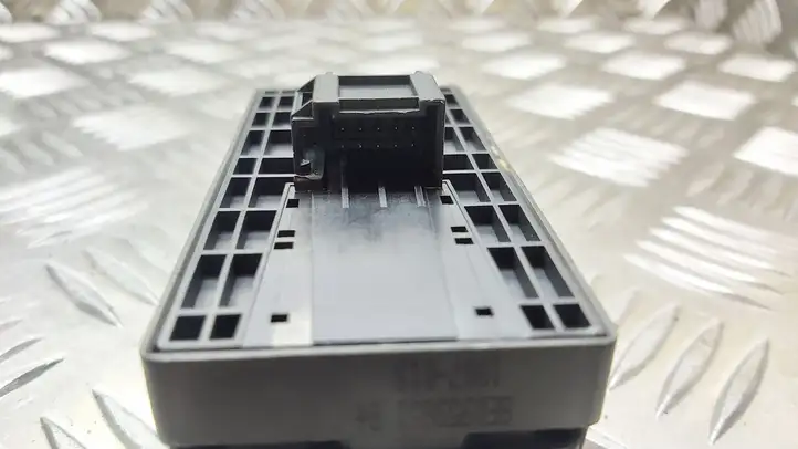 Audi A4 S4 B7 8E 8H (2004 - 2009) 8E0959851 Кнопка стеклоподъемников — фото 2