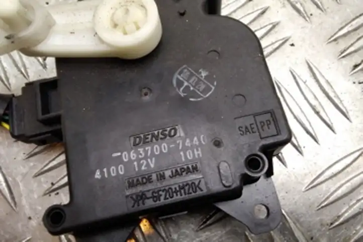 Toyota Prius (XW20) (2003 - 2009) 0637007440 Двигатель задвижки потока воздуха — фото 2