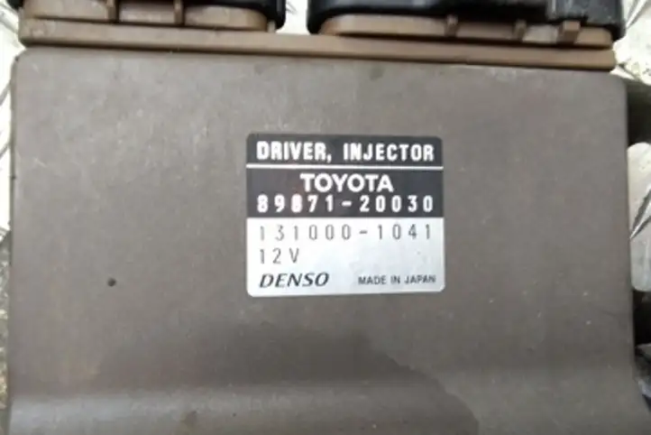 Toyota Avensis Verso (2001 - 2004) 8987120030 Блок управления форсунками — фото 2