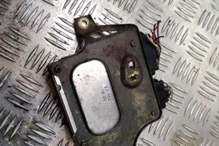 Toyota Avensis Verso (2001 - 2004) 8987120030 Блок управления форсунками — фото 4