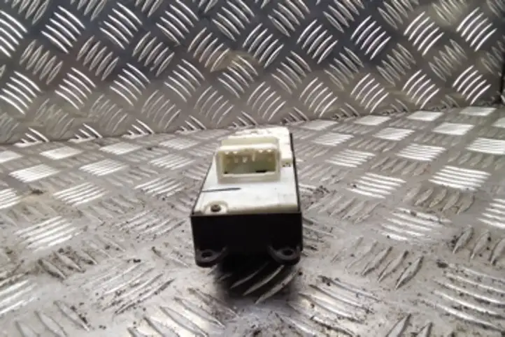 Toyota Yaris (1999 - 2003) 0114M2N Блок кнопок стеклоподъемников — фото 2