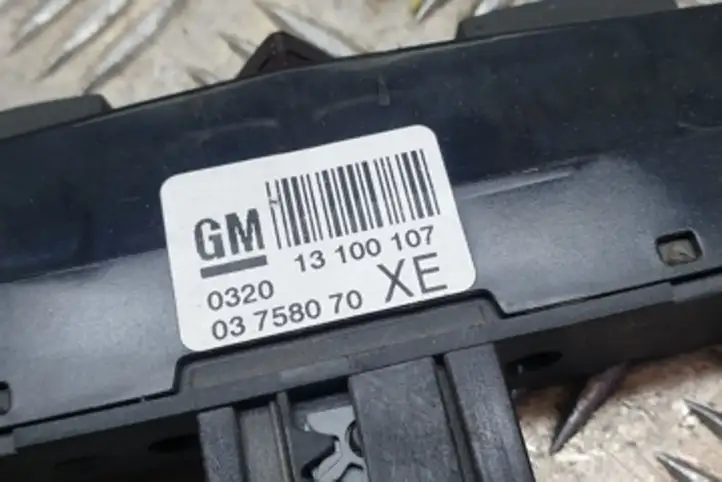 Opel Zafira B (2003 - 2006) 13100107 Включатель аварийных фонарей — фото 2