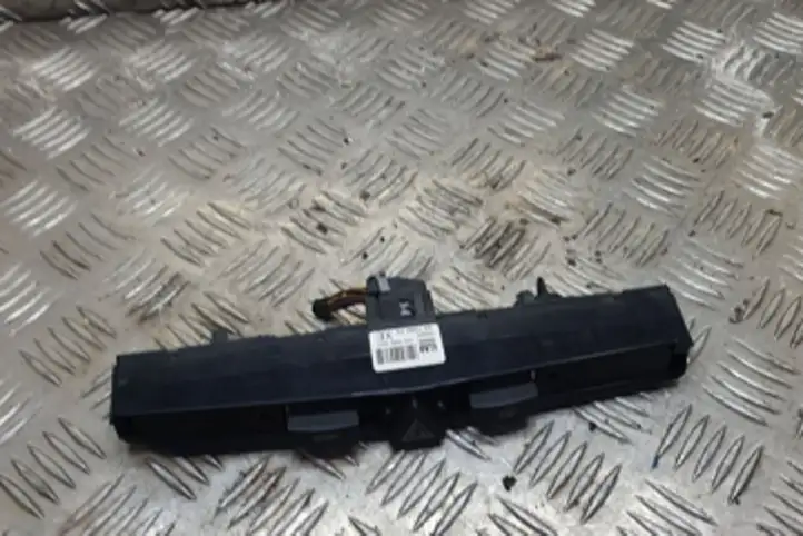 Opel Zafira B (2003 - 2006) 13100107 Включатель аварийных фонарей — фото 3