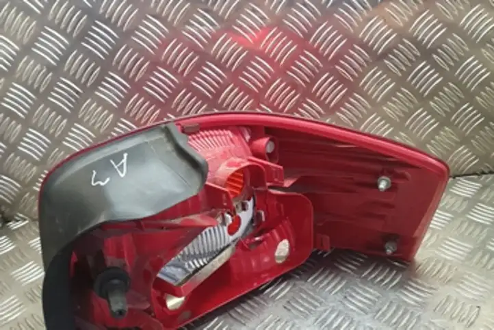 Audi A3/S3 8L (2000 - 2003) 8P0945095A Задний фонарь в кузове — фото 3