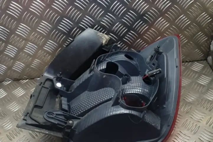 BMW 1 F20 F21 (2011 - 2019) 90006572 Задний фонарь в кузове — фото 4