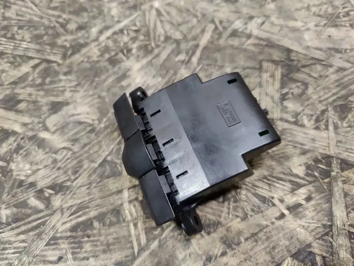 Honda Element (2006 - 2008) M20847 Кнопки на рулевом колесе — фото 2